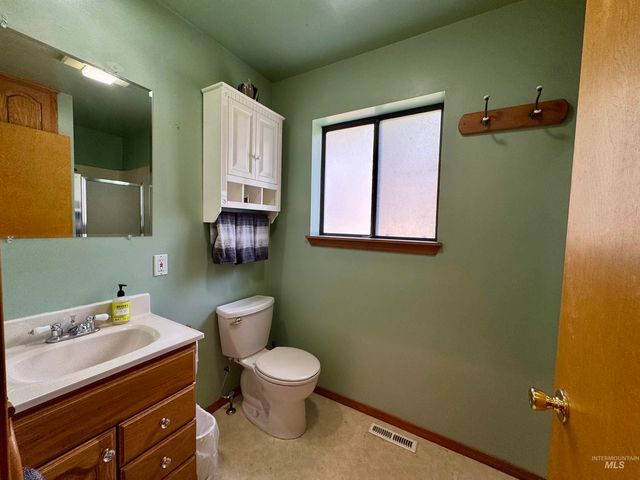 499 Rainbow Dr, Lenore, ID 83544