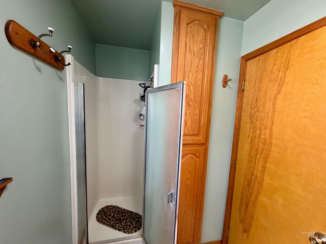 499 Rainbow Dr, Lenore, ID 83544