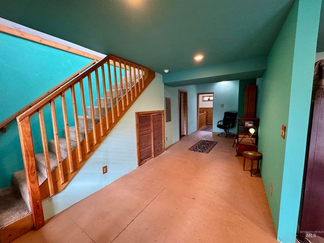 499 Rainbow Dr, Lenore, ID 83544