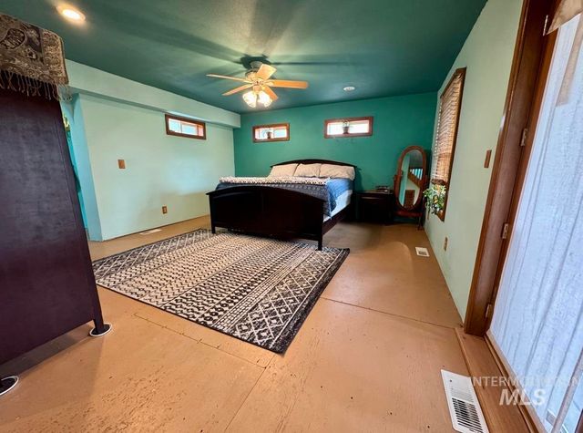 499 Rainbow Dr, Lenore, ID 83544