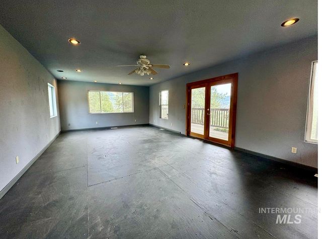 499 Rainbow Dr, Lenore, ID 83544
