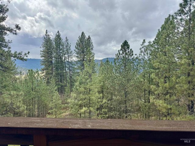 499 Rainbow Dr, Lenore, ID 83544