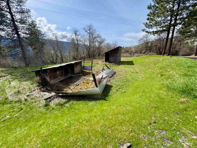 499 Rainbow Dr, Lenore, ID 83544
