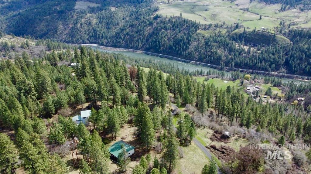 499 Rainbow Dr, Lenore, ID 83544