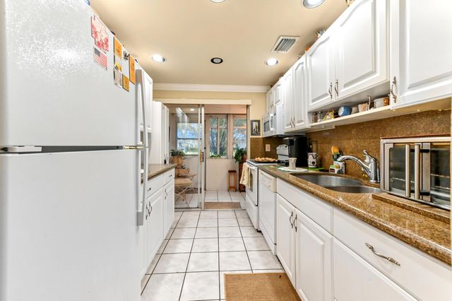 6 Abbey Lane 104, Delray Beach, FL 33446