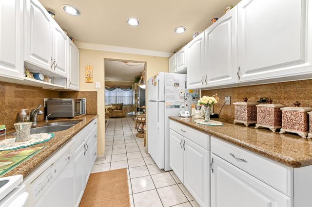 6 Abbey Lane 104, Delray Beach, FL 33446