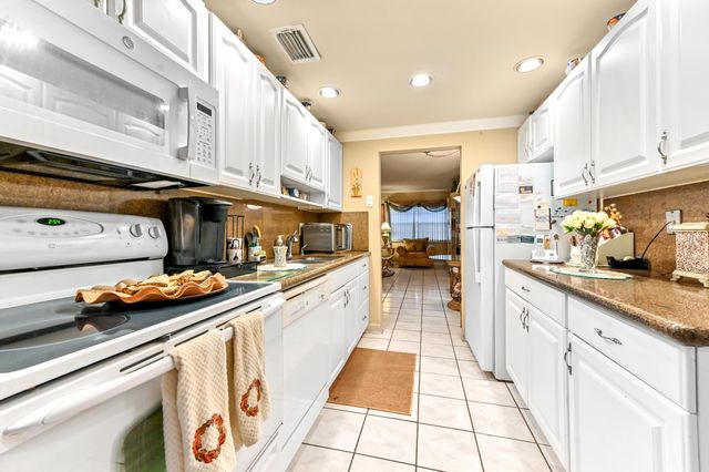 6 Abbey Lane 104, Delray Beach, FL 33446