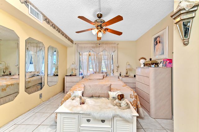 6 Abbey Lane 104, Delray Beach, FL 33446
