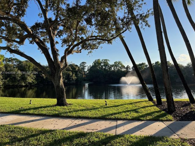 184 W Bay Cedar Cir, Jupiter, FL 33458