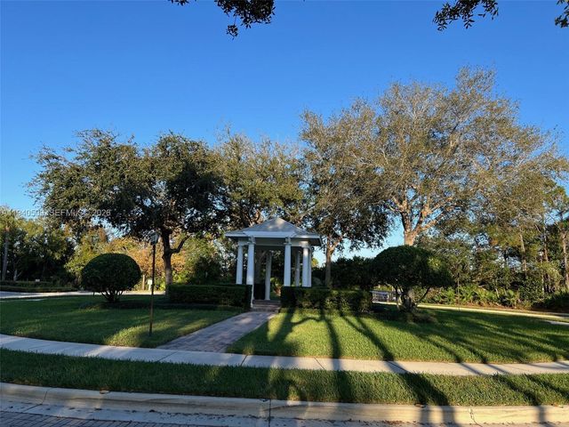 184 W Bay Cedar Cir, Jupiter, FL 33458