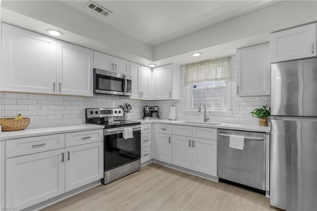 2893 Dante PL, Virginia Beach, VA 23453