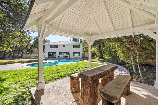 5340 Edgeware Drive, Calabasas, CA 91301