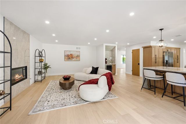 5340 Edgeware Drive, Calabasas, CA 91301