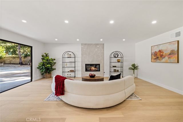 5340 Edgeware Drive, Calabasas, CA 91301