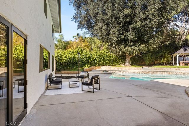 5340 Edgeware Drive, Calabasas, CA 91301