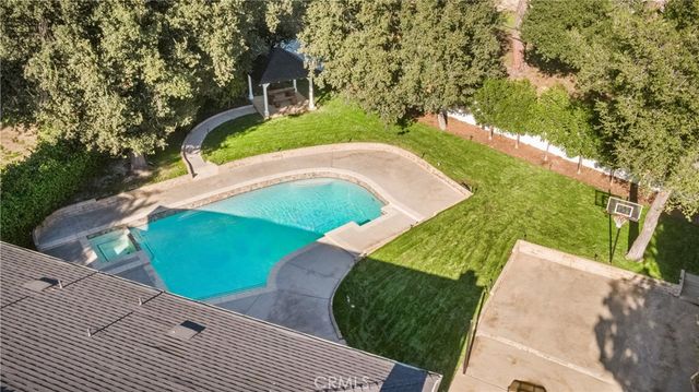 5340 Edgeware Drive, Calabasas, CA 91301