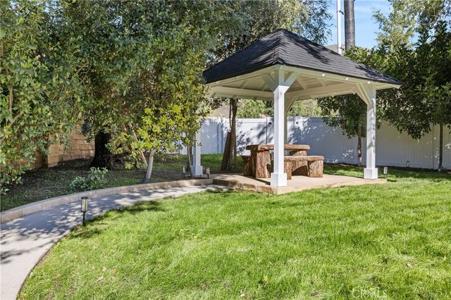 5340 Edgeware Drive, Calabasas, CA 91301