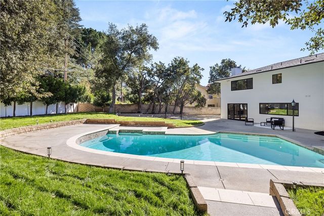 5340 Edgeware Drive, Calabasas, CA 91301