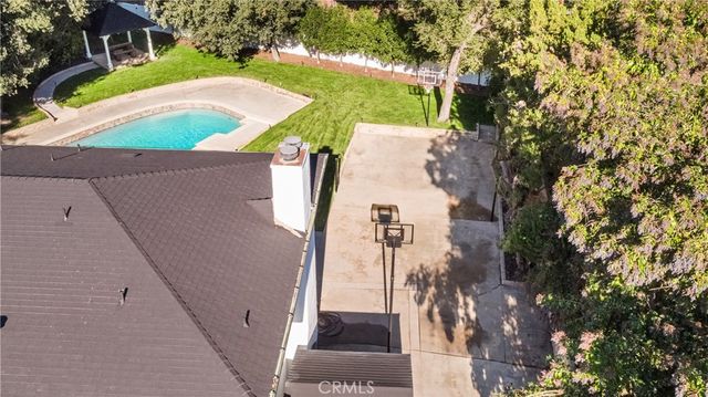 5340 Edgeware Drive, Calabasas, CA 91301