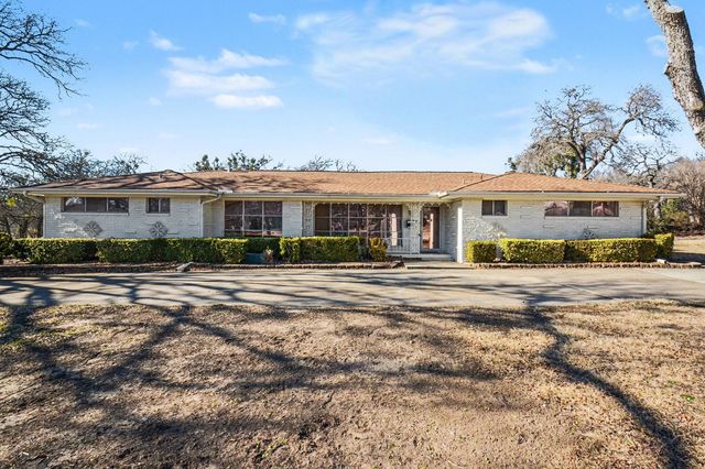 215 E Huitt Lane, Euless, TX 76040