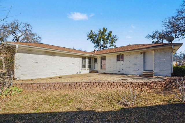 215 E Huitt Lane, Euless, TX 76040