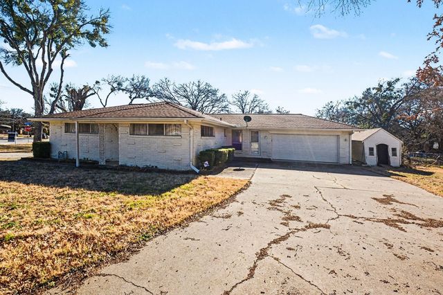 215 E Huitt Lane, Euless, TX 76040