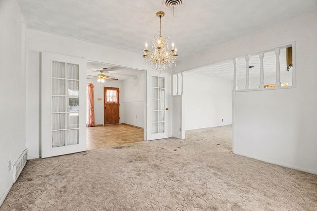 215 E Huitt Lane, Euless, TX 76040