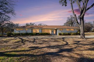 215 E Huitt Lane, Euless, TX 76040