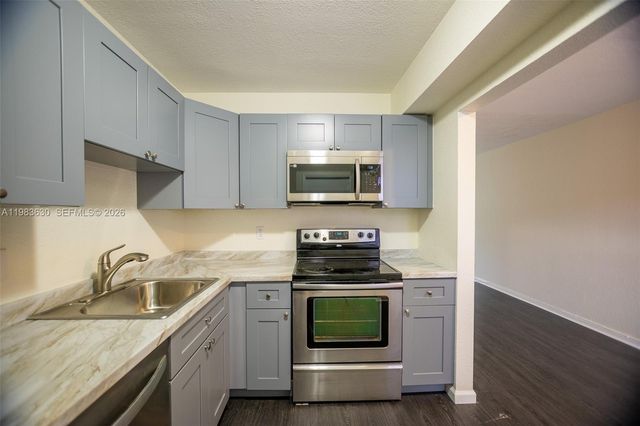 4803 NW 9th Dr 4803, Plantation, FL 33317