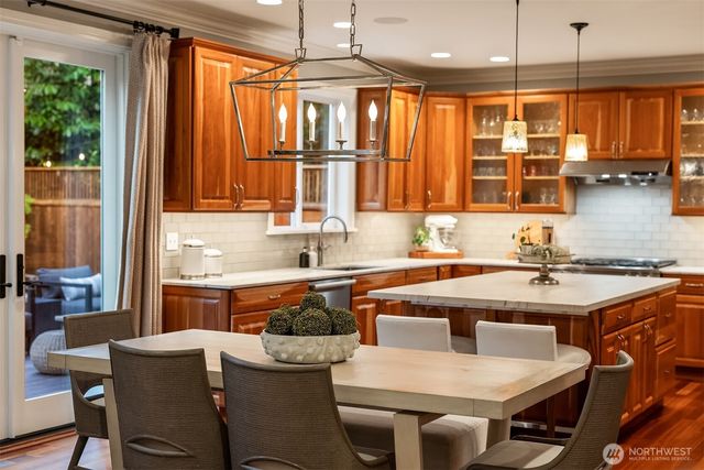 12033 NE 70th Street, Kirkland, WA 98033
