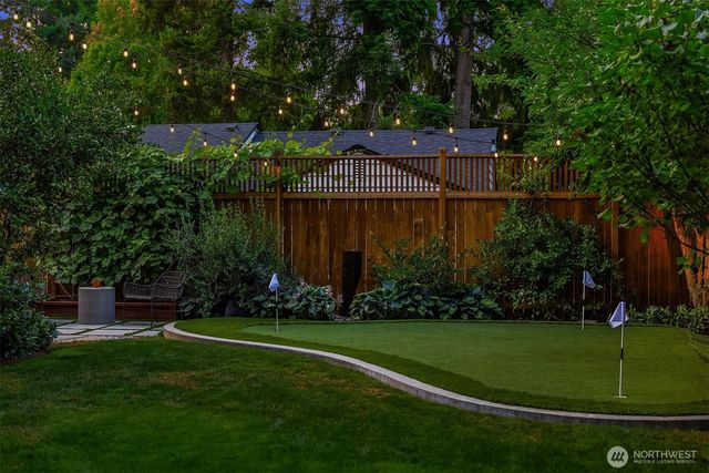 12033 NE 70th Street, Kirkland, WA 98033