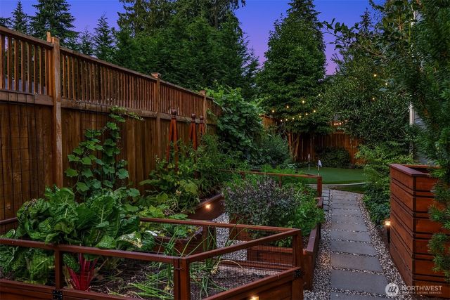12033 NE 70th Street, Kirkland, WA 98033
