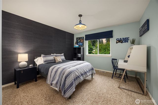 12033 NE 70th Street, Kirkland, WA 98033