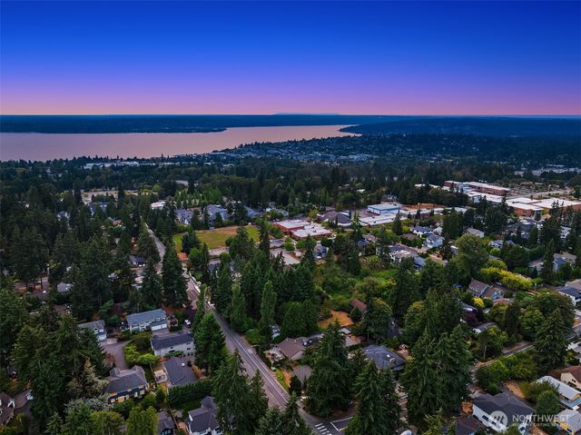 12033 NE 70th Street, Kirkland, WA 98033
