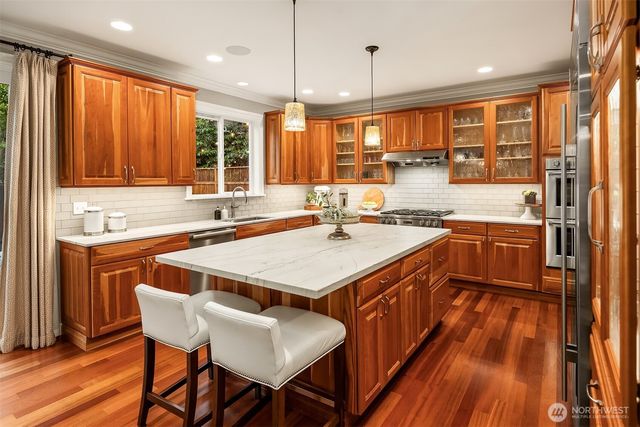 12033 NE 70th Street, Kirkland, WA 98033