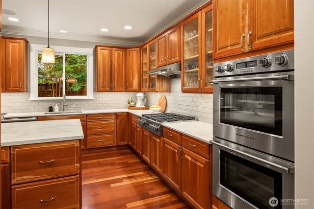 12033 NE 70th Street, Kirkland, WA 98033