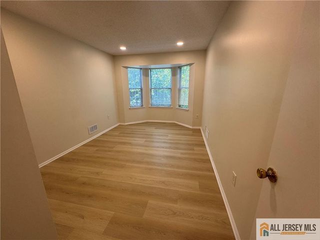 7 Sheffield Court, North Brunswick, NJ 08902