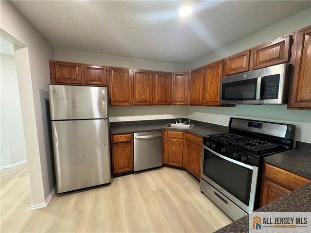 7 Sheffield Court, North Brunswick, NJ 08902