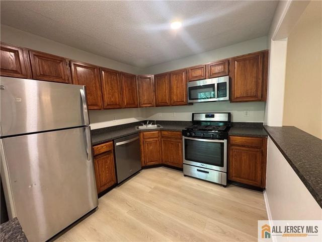 7 Sheffield Court, North Brunswick, NJ 08902