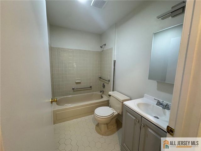 7 Sheffield Court, North Brunswick, NJ 08902