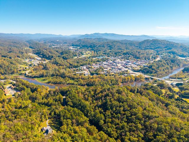 33 Hundred Acre Woods, Murphy, NC 28906