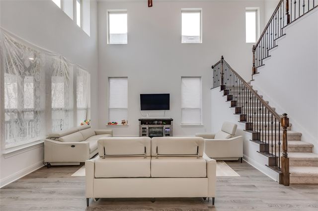 2808 Stone Branch DR, Leander, TX 78641