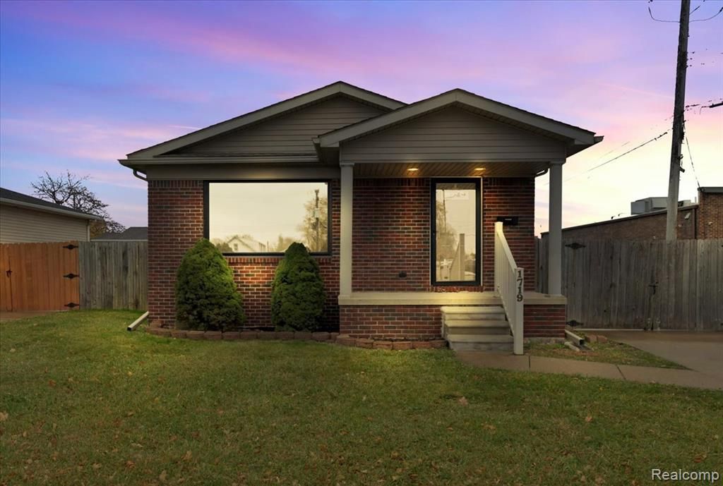 1719 Ferris Avenue, Lincoln Park, MI 48146