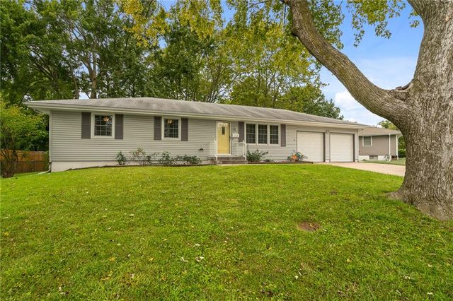 126 SE Moore Street, Blue Springs, MO 64014