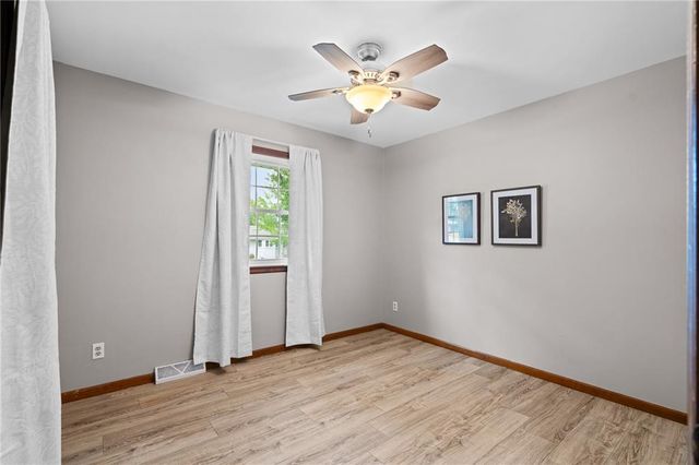 126 SE Moore Street, Blue Springs, MO 64014