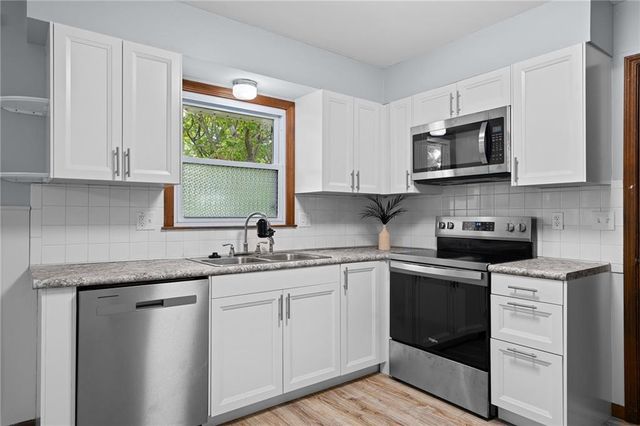 126 SE Moore Street, Blue Springs, MO 64014
