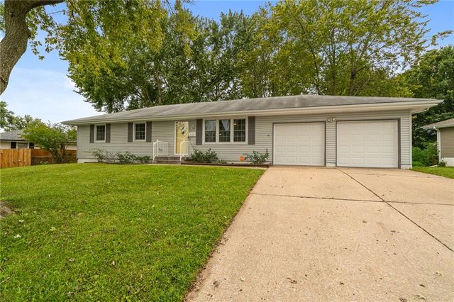 126 SE Moore Street, Blue Springs, MO 64014