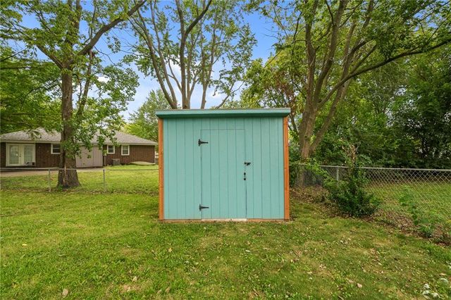 126 SE Moore Street, Blue Springs, MO 64014
