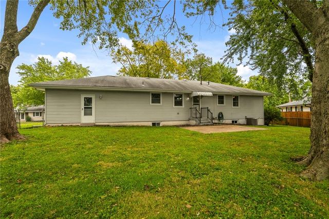 126 SE Moore Street, Blue Springs, MO 64014