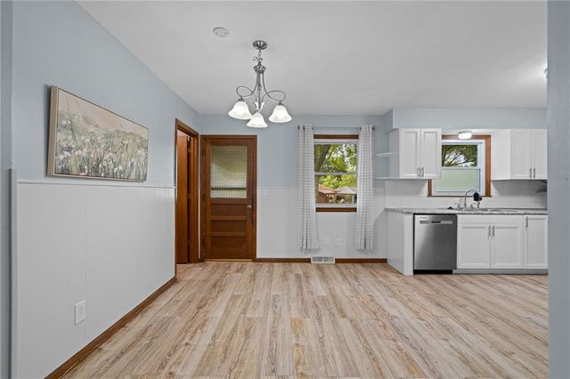 126 SE Moore Street, Blue Springs, MO 64014